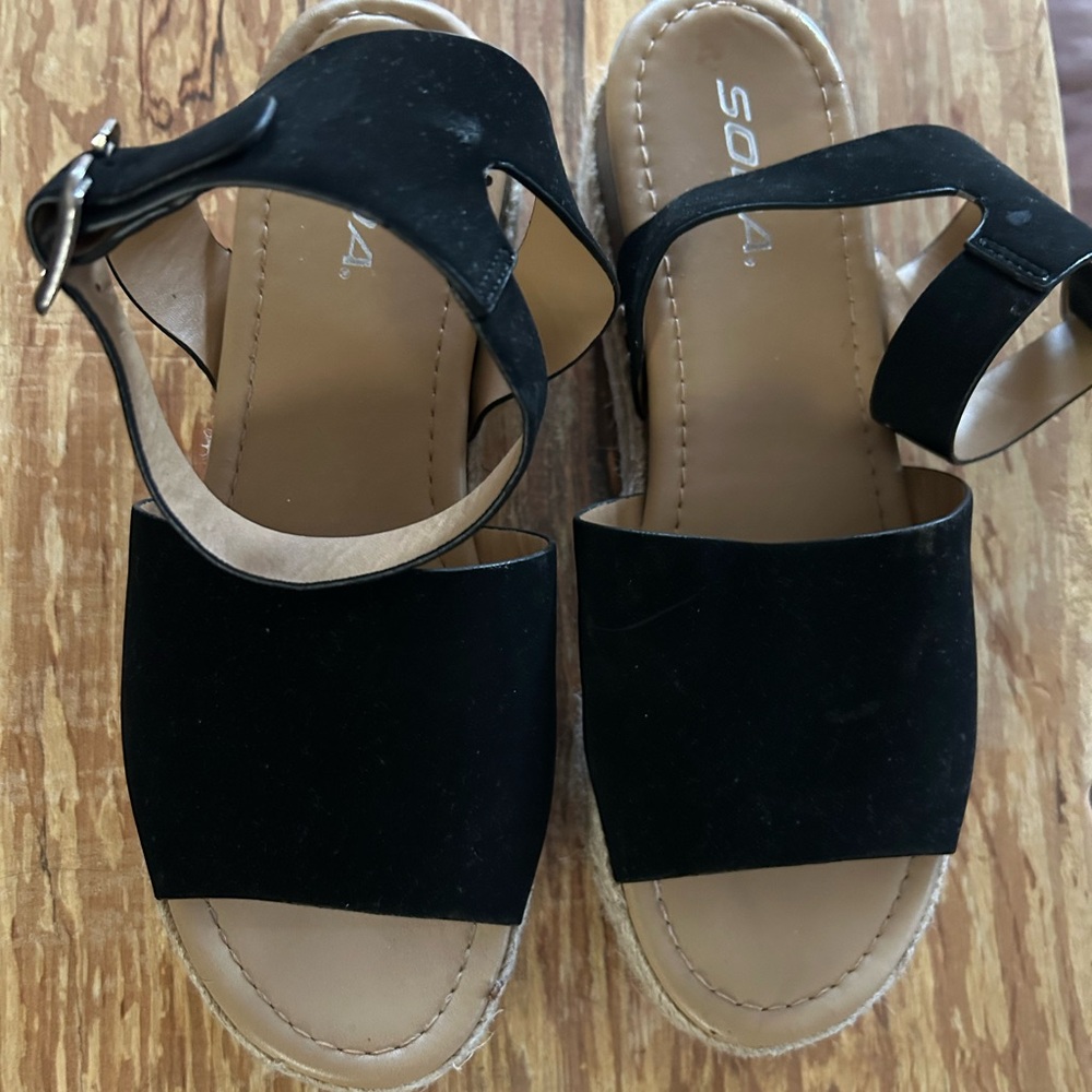 Adorable Sandals by Soda Size 9